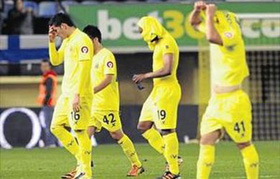 Los jugadores del Villarreal desolados.