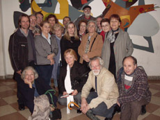 Beatriz de las Heras, en el centro, con algunos de los asistentes al ciclo organizado por el MEGA.