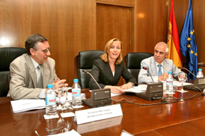 Franciso Ruiz, Marina del Corral y Aurelio Miras en la reunión de la Comisión Permanente del CGCEE.