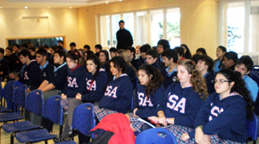 El documental fue exhibido a todos los alumnos que cursan el nivel secundario en el Colegio Santiago Apóstol.