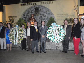 La Asamblea de Representantes, el grupo Galaica y la directiva de la Hermandad colocaron sendas ofrendas florales junto al consejero de Empleo, Juan Santana.
