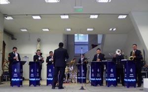 La Orquesta de la Armada Argentina brindó una bienvenida musical a la concurrencia.