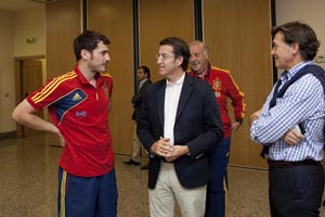 Alberto Núñez Feijóo visitó a la Selección que jugó un amistoso con Arabia en Pontevedra y preparó la fase de clasificación para el Mundial en Vigo y Santiago.