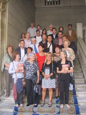 La presidenta de la Diputación de León, Isabel Carrasco, con los beneficiarios del Programa Añoranza 2012.