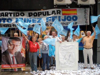 Los afiliados y simpatizantes en Buenos Aires salieron a la calle a celebrar el triunfo de Núñez Feijóo.