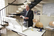 Apertura de la urna en el Consulado de París.