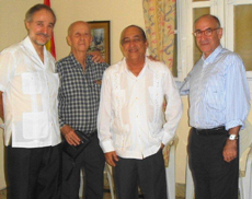 El embajador de España, Francisco Montalbán, el vicecónsul, Augusto Blanco Ugarte, y a la derecha Jesús Chacón de la Consejería de Empleo.