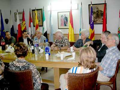 Santiago Camba con los directivos de las entidades españolas en Bahía Blanca.