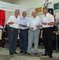 Entrega de diplomas a quienes llevan más de 50 años residiendo en Argentina.