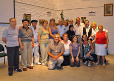 Coro y grupo de teatro del Patronato posan en el acto de homenaje a Castelao.