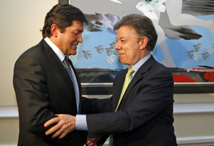 Javier Fernández con el presidente colombiano Santos Calderón.