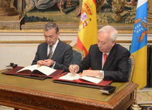 Paulino Rivero y José Manuel García-Margallo firmaron el convenio.