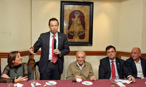Serrano, Martínez, Blanco, Sanjurjo y Camba en la visita al Club Tinitense-Residencia Asturiana.