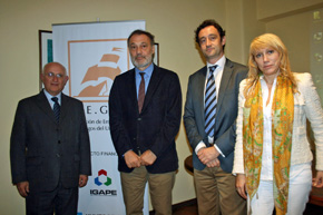 El presidente de AEGU, Héctor Álvarez, el embajador español Roberto Varela y el director del Igape, Javier Aguilera.