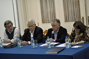 Benito Grande, segundo por la derecha, informó sobre la situación del Hogar en la asamblea de socios.