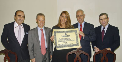 La presidtenta del Hospital Español, Andrea Cañellas, recibió el galardón.