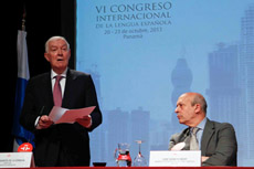 Intervención del director del Instituto Cervantes, Víctor García de la Concha y el ministro José Ignacio Wert en el acto de presentación del Congreso.