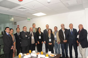 Francisco Conde, con representantes de empresas gallegas en Perú, en un encuentro en la Cámara Española de Comercio.