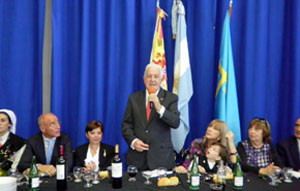 El nuevo presidente del Centro Asturiano, Juan Manuel Posada, se dirige a la concurrencia.