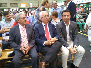 El consejero de la Presidencia, Manuel Jiménez Barrios (centro), en los XXIV Encuentros ‘Andaluces en Euskadi’.