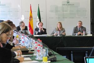 Al fondo, el equipo de la Secretaría General de Acción Exterior: Víctor Bellido, Antonio Ramos, Sol Calzado y Alfonso Garrido.