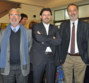 Manuel Barros junto al secretario da Emigración, Antonio Rodríguez Miranda, y el embajador de España en Uruguay, Roberto Varela.