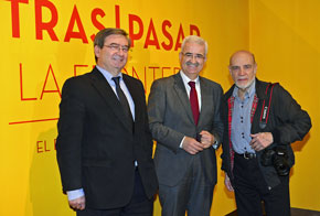 El consejero Manuel Jiménez Barrios inauguró una muestra ...