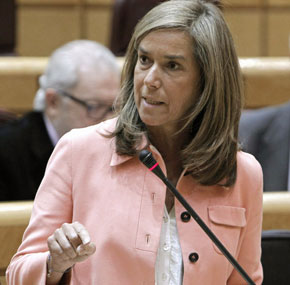 La ministra de Sanidad, Ana Mato, en una intervención en el Senado.