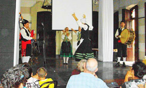 Banda de Gaitas y Cuerpo de Baile de la Federación de Asociaciones Asturianas de Cuba.