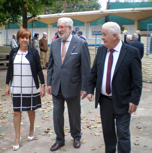 La directora general recorrió las instalaciones del Centro Asturiano junto a su presidente y el embajador.