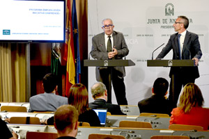El consejero de Economía, Innovación, Ciencia y Empleo, José Sánchez Maldonado, presentó los programas Emple@Joven y @mprende+ tras el Consejo de Gobierno.