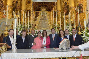 La presidenta Susana Díaz en su visita a la ermita de El Rocío.