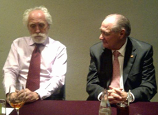 El cónsul, Miguel Ángel Fernández y el presidente del CRE, Jaro Paz.