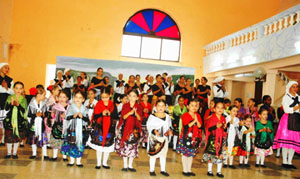 El grupo Olé-Olé de Matanzas en su actuación de fin de curso.