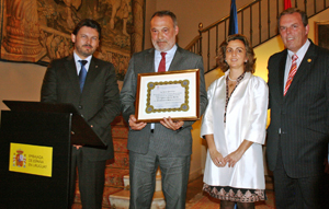 El embajador Roberto Varela fue nombrado presidente honorario del Centro Gallego.