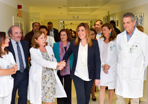 La presidenta de la Junta, Susana Díaz, durante su visita al Hospital de Valme en Sevilla.