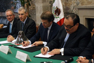 Alberto Núñez Feijóo y  Jorge Carlos Ramírez Marín firmaron el acuerdo.