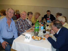 Antonio Reus, segundo por la izquierda, acudió al almuerzo.