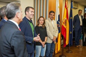 Fernando Clavijo, segundo por la izquierda, en el encuentro celebrado en Bruselas.