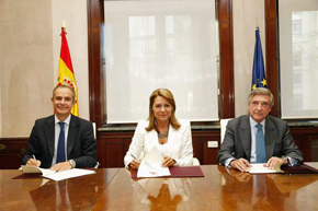 Pedro Llorente, Susana Camarero y Cristóbal González-Aller firmaron el convenio.