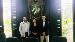 Javier Aguilera (derecha) y Abel Veiga se reunieron en La Habana con Celia Labora.
