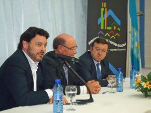 Un momento de la conferencia pronunciada por el secretario xeral da Emigración, Antonio Rodríguez Miranda.