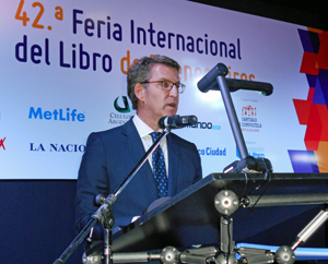 El presidente de la Xunta durante su intervención en la inauguración de la Feria del Libro de Buenos Aires.