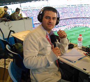 Fiamingo en la cabina de transmisión del Vicente Calderón en la última final de la Copa del Rey.