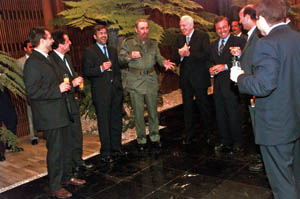 El mandatario cubano con Francesc Antich, presidente del Govern balear.