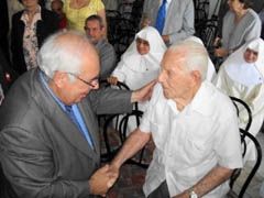 Areces saluda al veterano emigrante astur Constantino Díaz Luces, que ya cumplió cien años.