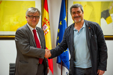 Ignacio Ybáñez y Enric Garriga firmaron el convenio.