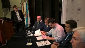 La firma del convenio tuvo lugar en el Teatro Castelao del Centro Gallego.