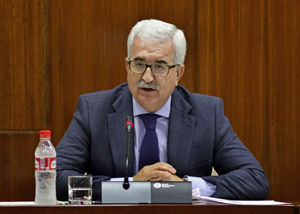 Manuel Jiménez Barrios explicó en el Parlamento andaluz los presupuestos de su departamento para 2017.