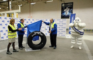 El presidente Herrera visitó la planta de Michelin en Aranda de Duero con motivo de la fabricación de su neumático 50 millones.